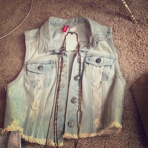 Cute jean cut off sleeve jacket
